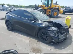 7SAYGAEE4NF433177 2022 TESLA MODEL Y
