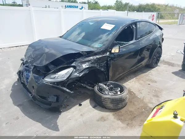 7SAYGAEE4NF433177 2022 TESLA MODEL Y - Image 2