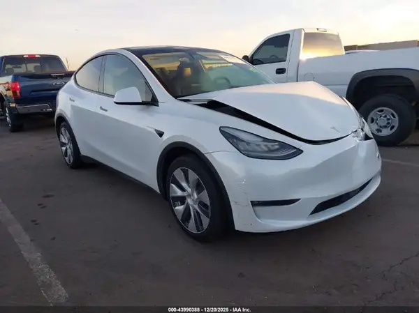 7SAYGAEE4NF490494 2022 TESLA MODEL Y - Image 1