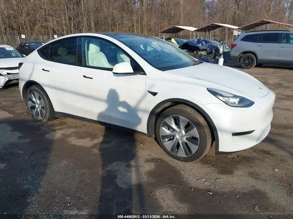 7SAYGAEE4NF516012 2022 TESLA MODEL Y - Image 1