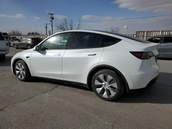 7SAYGAEE4NF517757 2022 TESLA MODEL Y - Image 2