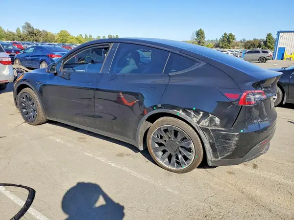 7SAYGAEE4NF554467 2022 TESLA MODEL Y - Image 2