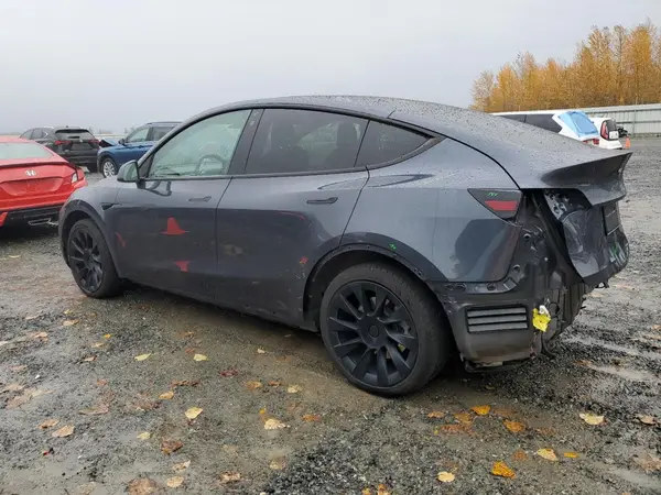 7SAYGAEE4NF560429 2022 TESLA MODEL Y - Image 2