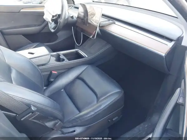 7SAYGAEE4NF574637 2022 TESLA MODEL Y - Image 8