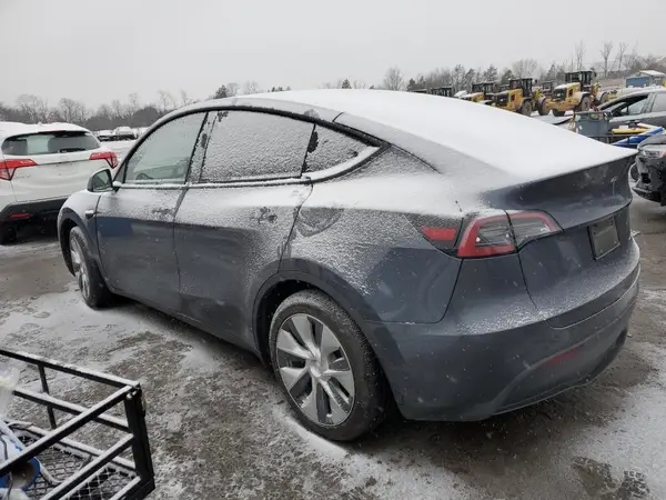 7SAYGAEE4PF597693 2023 TESLA MODEL Y - Image 2