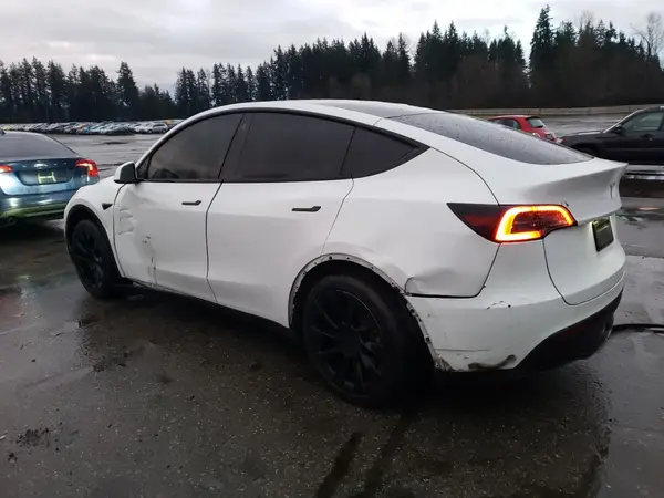 7SAYGAEE4PF599993 2023 TESLA MODEL Y - Image 2