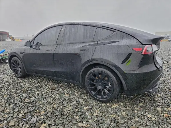 7SAYGAEE4PF632166 2023 TESLA MODEL Y - Image 2