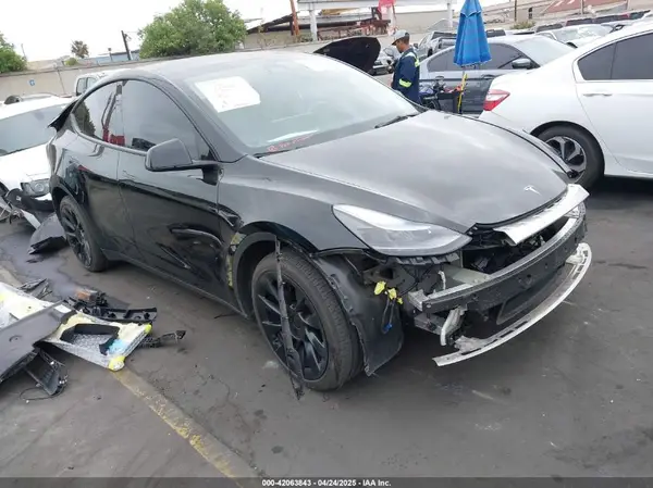 7SAYGAEE4PF636427 2023 TESLA MODEL Y - Image 1