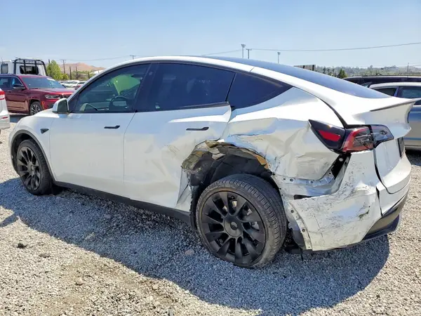 7SAYGAEE4PF640879 2023 TESLA MODEL Y - Image 2