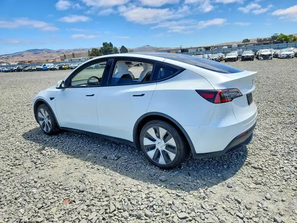 7SAYGAEE4PF683506 2023 TESLA MODEL Y - Image 2