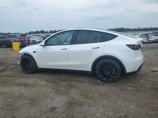 7SAYGAEE4PF693730 2023 TESLA MODEL Y - Image 2