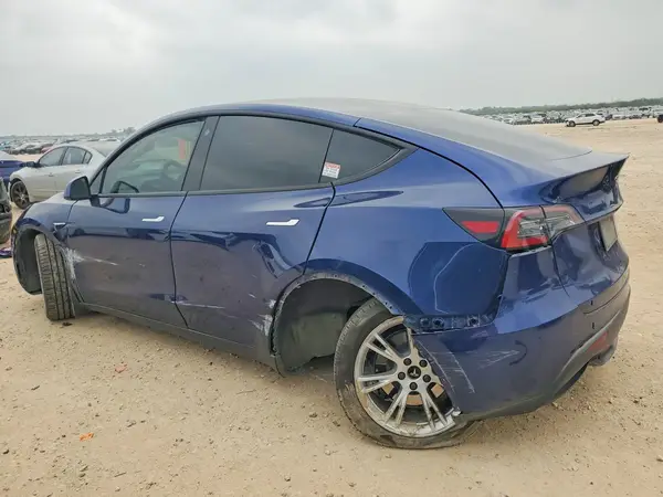 7SAYGAEE4PF700515 2023 TESLA MODEL Y - Image 2