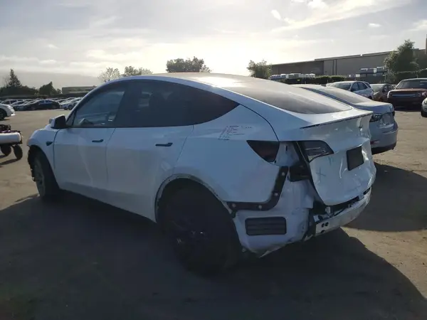 7SAYGAEE4PF716245 2023 TESLA MODEL Y - Image 2