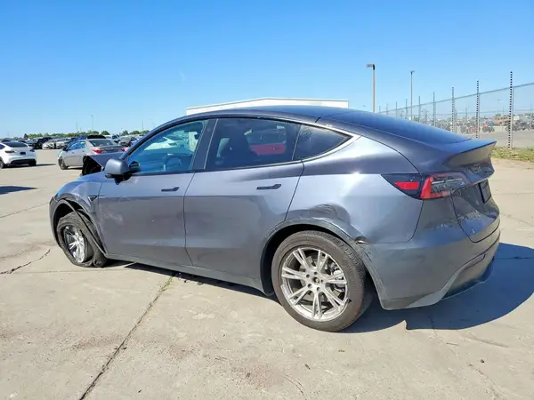 7SAYGAEE4PF773982 2023 TESLA MODEL Y - Image 2