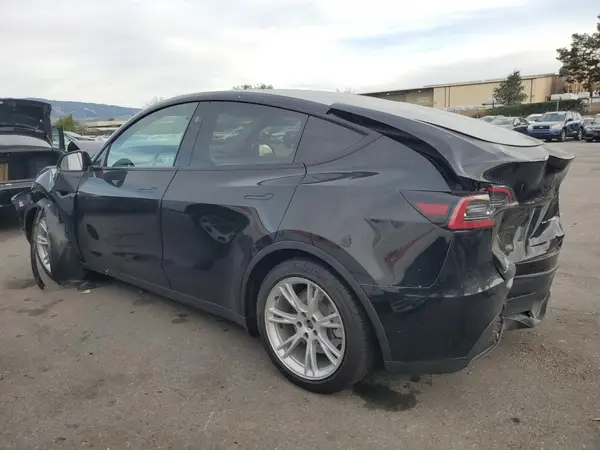 7SAYGAEE4PF833159 2023 TESLA MODEL Y - Image 2