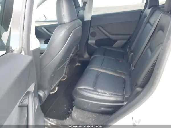 7SAYGAEE4PF833923 2023 TESLA MODEL Y - Image 8