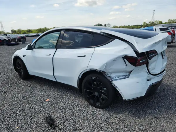 7SAYGAEE4PF846252 2023 TESLA MODEL Y - Image 2