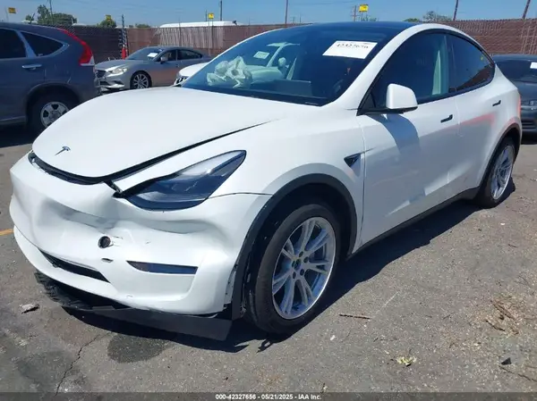 7SAYGAEE4PF851063 2023 TESLA MODEL Y - Image 2