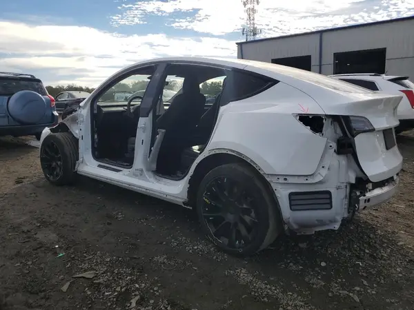 7SAYGAEE4PF856070 2023 TESLA MODEL Y - Image 2
