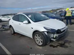 7SAYGAEE4PF856425 2023 TESLA MODEL Y