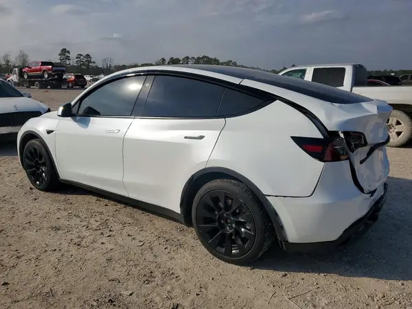 7SAYGAEE4PF876660 2023 TESLA MODEL Y - Image 2