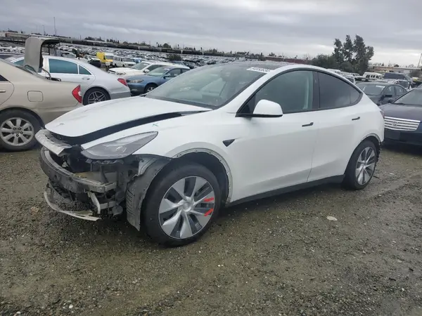 7SAYGAEE4PF881101 2023 TESLA MODEL Y - Image 1