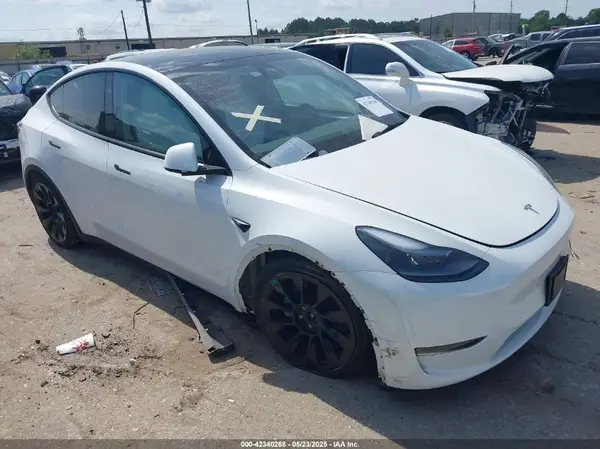 7SAYGAEE4PF885925 2023 TESLA MODEL Y - Image 1