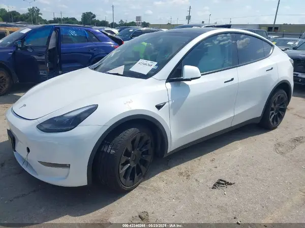 7SAYGAEE4PF885925 2023 TESLA MODEL Y - Image 2