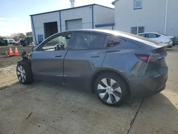 7SAYGAEE4PF888498 2023 TESLA MODEL Y - Image 2
