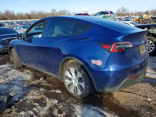 7SAYGAEE4PF897654 2023 TESLA MODEL Y - Image 2