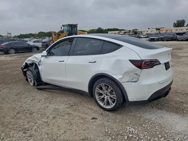 7SAYGAEE4PF898450 2023 TESLA MODEL Y - Image 2