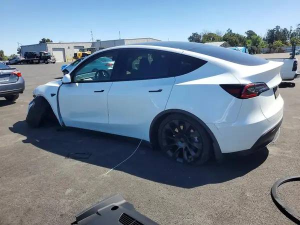 7SAYGAEE4PF903114 2023 TESLA MODEL Y - Image 2