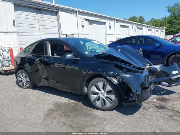 7SAYGAEE4PF918812 2023 TESLA MODEL Y - Image 1