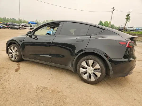 7SAYGAEE4PF925260 2023 TESLA MODEL Y - Image 2