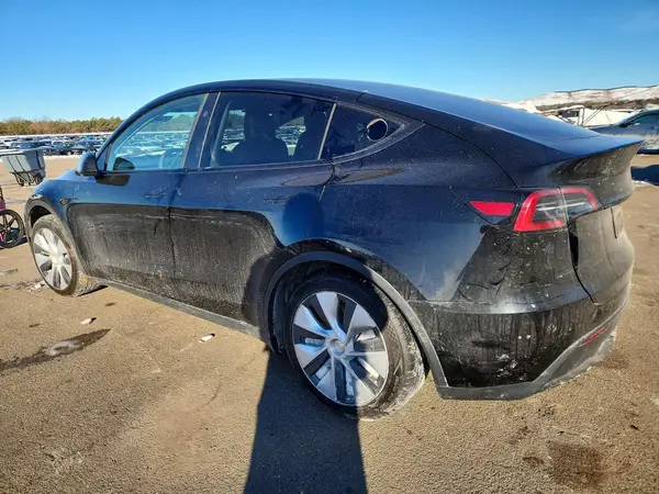 7SAYGAEE4PF929034 2023 TESLA MODEL Y - Image 2