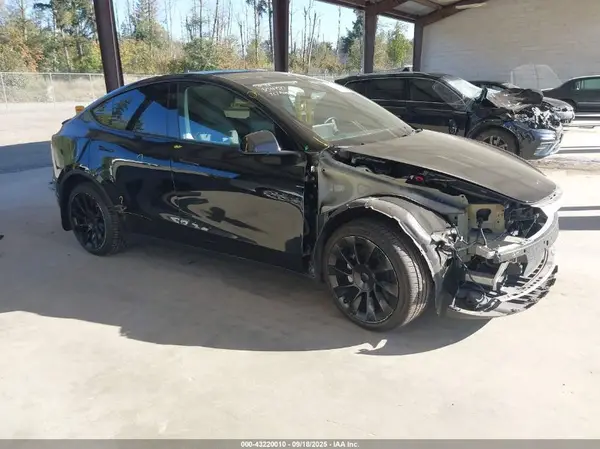 7SAYGAEE4PF932404 2023 TESLA MODEL Y - Image 1