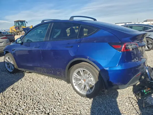 7SAYGAEE4PF978153 2023 TESLA MODEL Y - Image 2