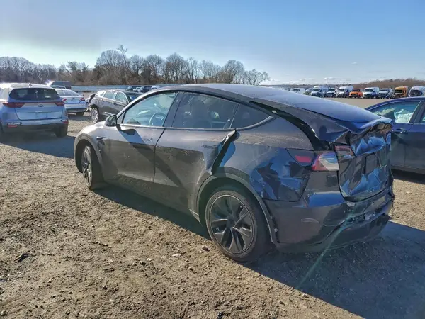7SAYGAEE4RF014395 2024 TESLA MODEL Y - Image 2