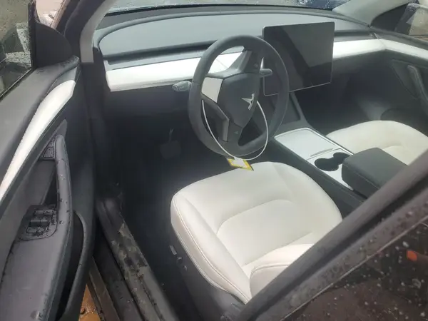 7SAYGAEE4RF014610 2024 TESLA MODEL Y - Image 8