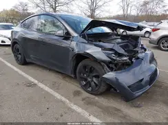 7SAYGAEE4RF022481 2024 TESLA MODEL Y