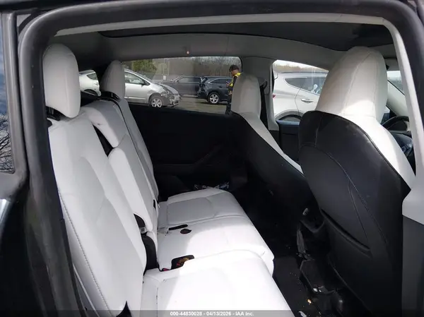 7SAYGAEE4RF022481 2024 TESLA MODEL Y - Image 8