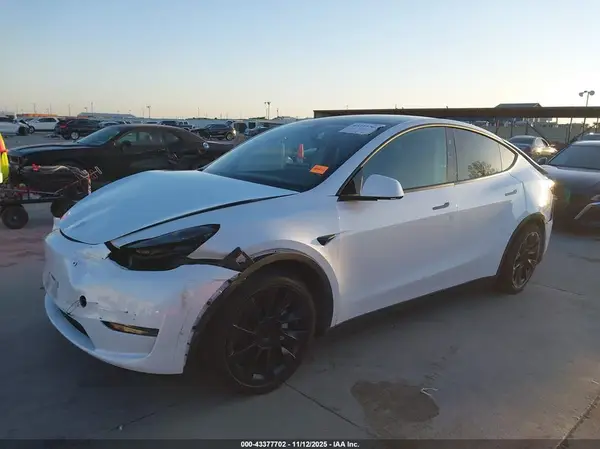 7SAYGAEE4RF039040 2024 TESLA MODEL Y - Image 2