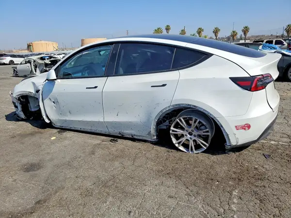 7SAYGAEE4RF048305 2024 TESLA MODEL Y - Image 2