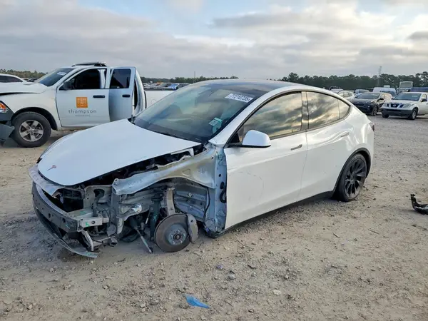 7SAYGAEE4RF064925 2024 TESLA MODEL Y - Image 1