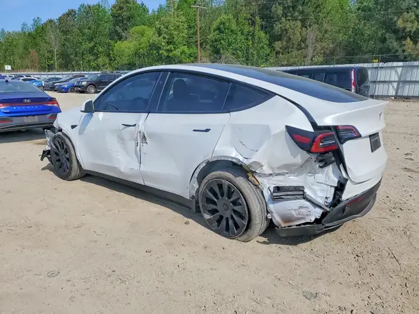 7SAYGAEE4RF070255 2024 TESLA MODEL Y - Image 2