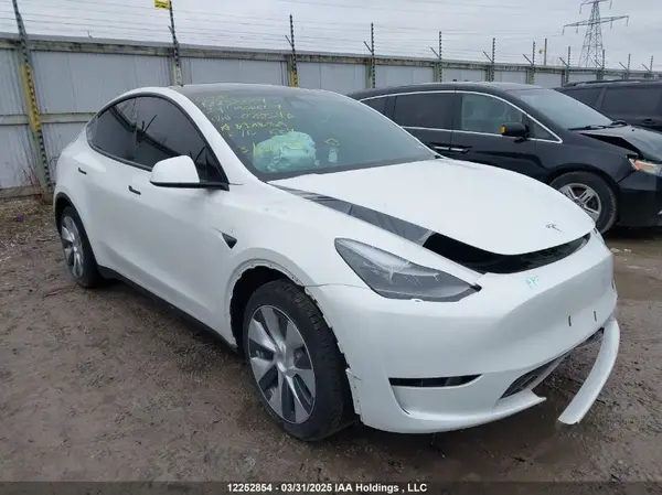 7SAYGAEE4RF070546 2024 TESLA MODEL Y - Image 1