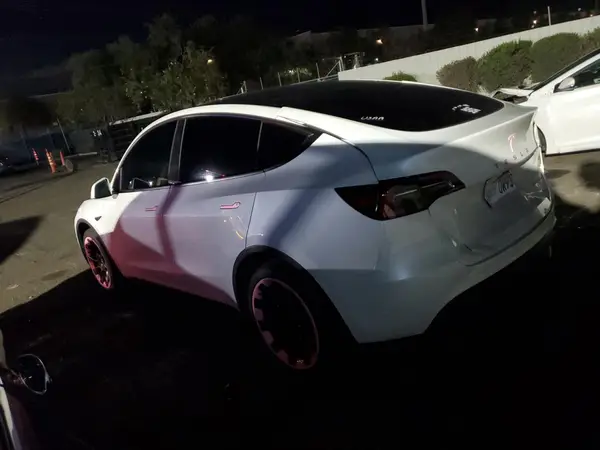 7SAYGAEE4RF074337 2024 TESLA MODEL Y - Image 2
