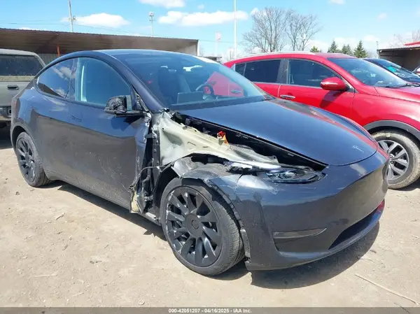 7SAYGAEE4RF078906 2024 TESLA MODEL Y - Image 1
