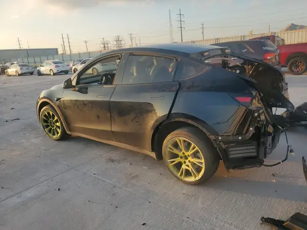 7SAYGAEE4RF080459 2024 TESLA MODEL Y - Image 2