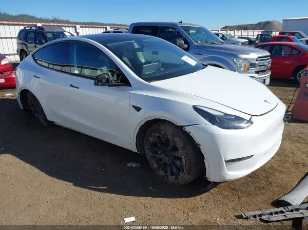 7SAYGAEE4RF106218 2024 TESLA MODEL Y - Image 1